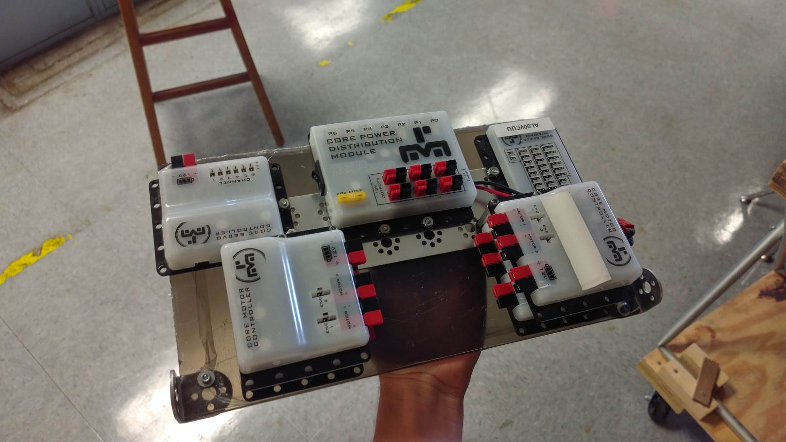 An example of good wiring on a non-conductive surface by 3736